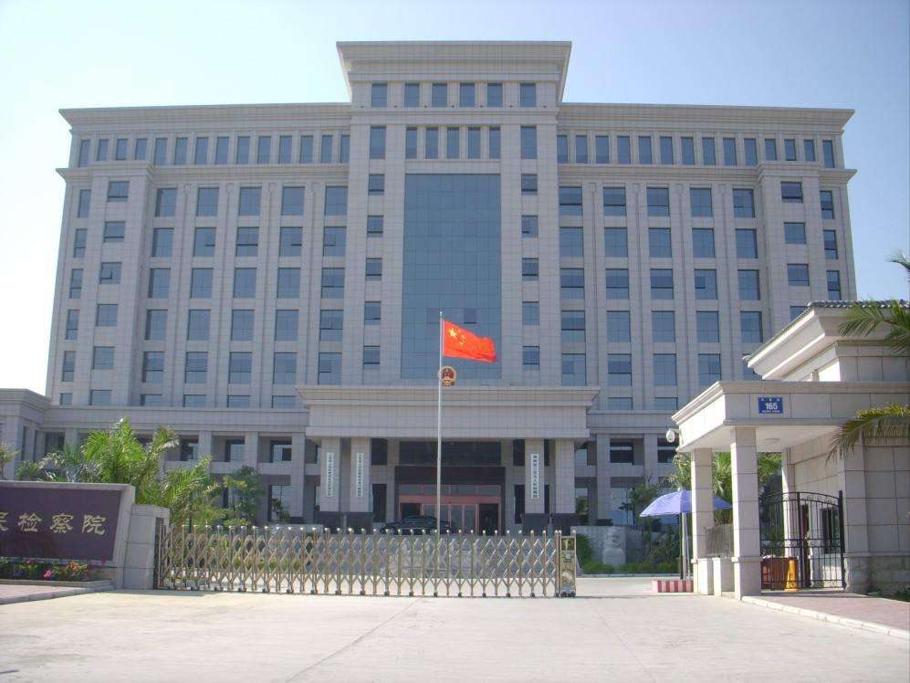 上海市各级检察院的21名检察长近日接过聘书