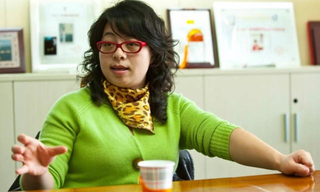 力挺吴亦凡的名作家道歉:迷恋小鲜肉的中年妇女,羞耻心在哪?
