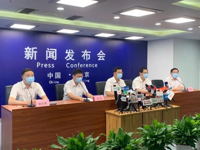 南京第三轮核酸检测期间发现确诊病例49例 发现乘客红码需报警