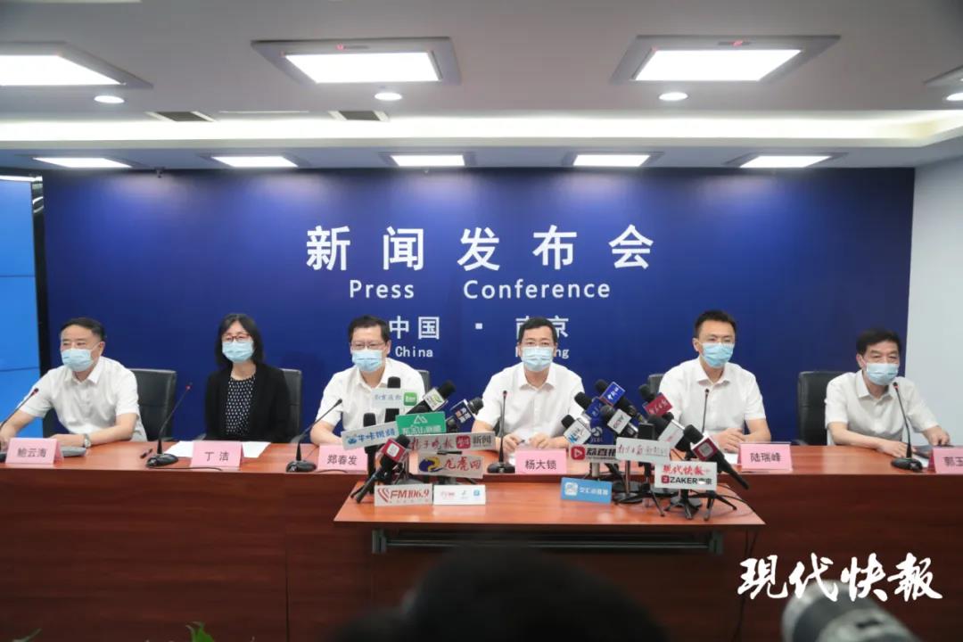 关于南京疫情,还是要相信张文宏:也许我们还没学会与病毒共存!