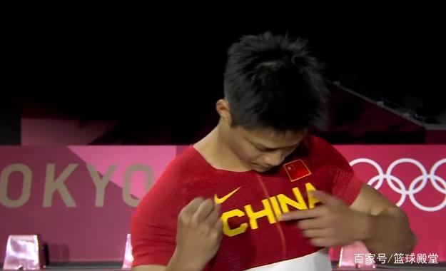 创历史!苏炳添决赛杀进前六,赛后披国旗庆祝,他就是最大赢家