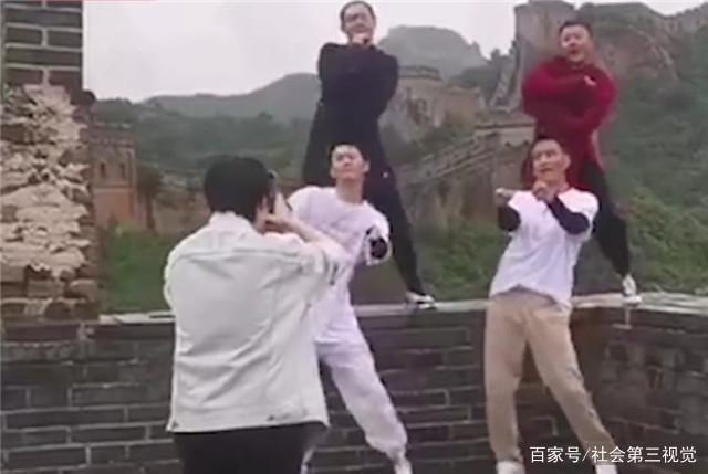 印小天站在长城城墙上跳舞受指责,只怪他是个公众人物?