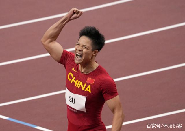 苏炳添身披国旗!赛后哽咽:这么多年努力,我完成了自己的梦想