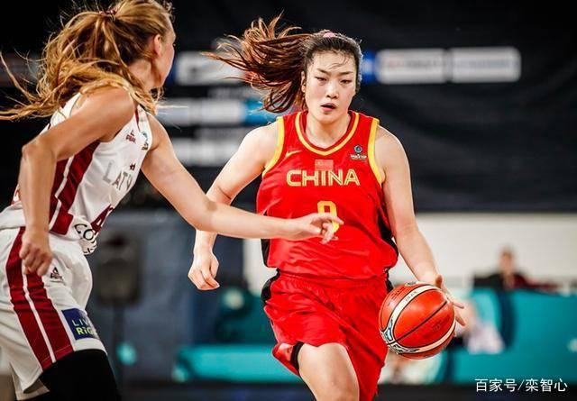 内外火力全开!3记3分+2次2+1!女篮第一节27-19领先8分