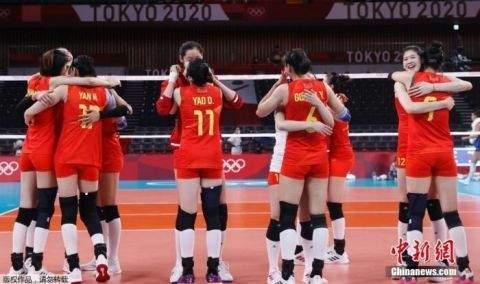 中国女排击败意大利迎首胜,郎平向全国球迷致歉:我该休息了