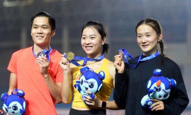 你追不上的女神!可爱也可快的女飞人葛曼棋,创造中国百米新历史