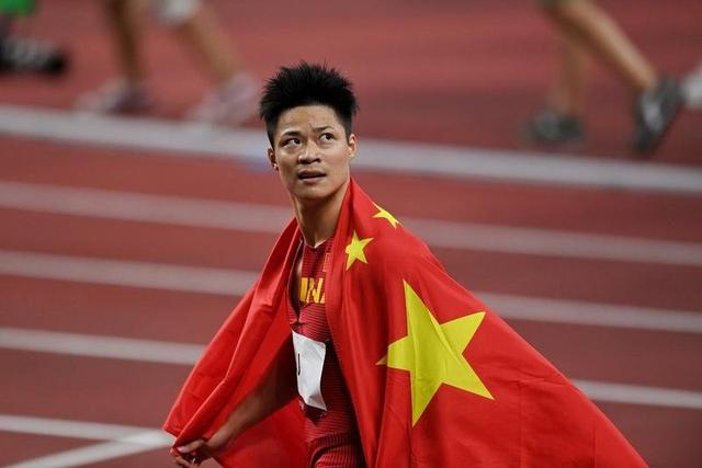 中国进入奥运百米飞人决赛的第一人!苏炳添半决赛跑出惊人9秒83