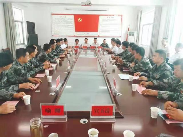 商南县富水镇开展庆“八一”活动