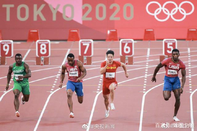 苏炳添创造奥运历史后,给何炅拉黄包车的综艺画面被扒,好敬业