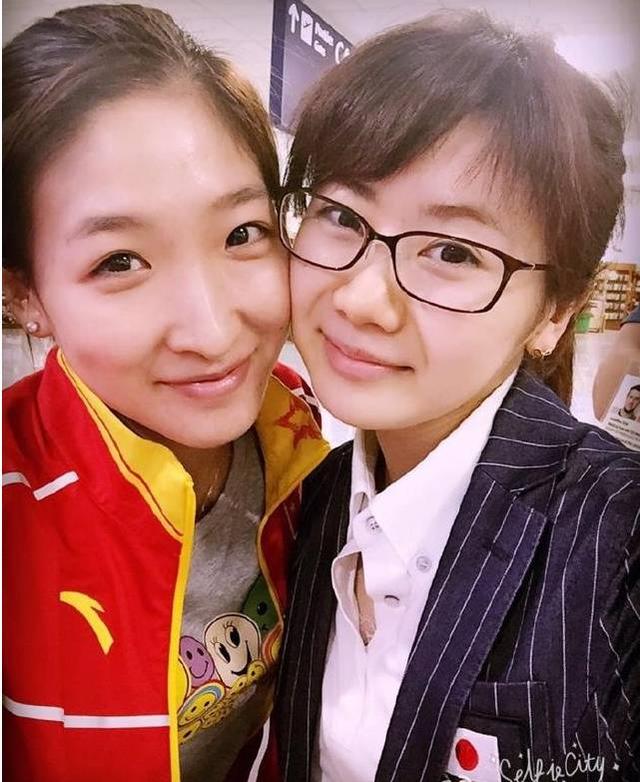 泪目!福原爱说中文安慰刘诗雯,约定重聚后吃串比身高,力挺小枣