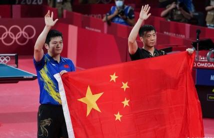 为迎战东京奥运,马龙赛前打封闭,首位“奥运男单双冠王”诞生