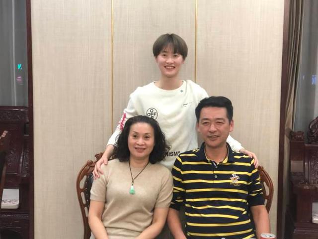 体育馆沸腾了!陈雨菲妈妈:女儿 你是我们的骄傲