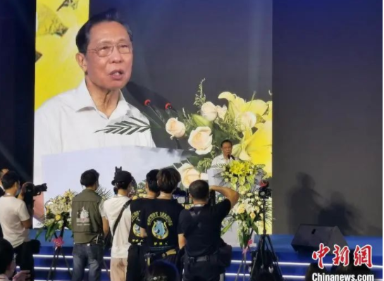 钟南山更新“密接者”咋看?
