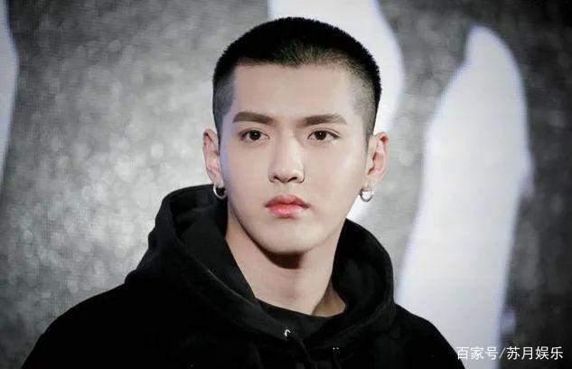 网友揭秘吴亦凡八月份的伙食标准,蜡像馆给吴亦凡蜡像换上了囚服