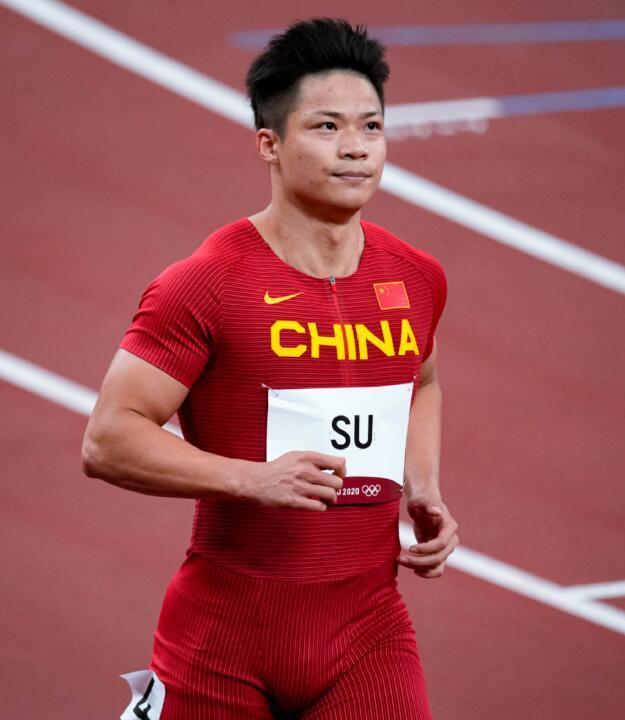 15小时后仍在热搜!苏炳添9秒83成国人新骄傲,造8项纪录成佳话