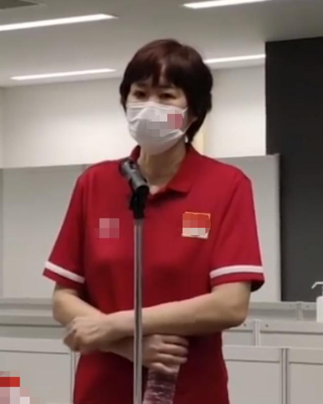 61岁郎平采访视频曝光,脖颈皮肤松弛纹路明显,哽咽地向球迷道歉