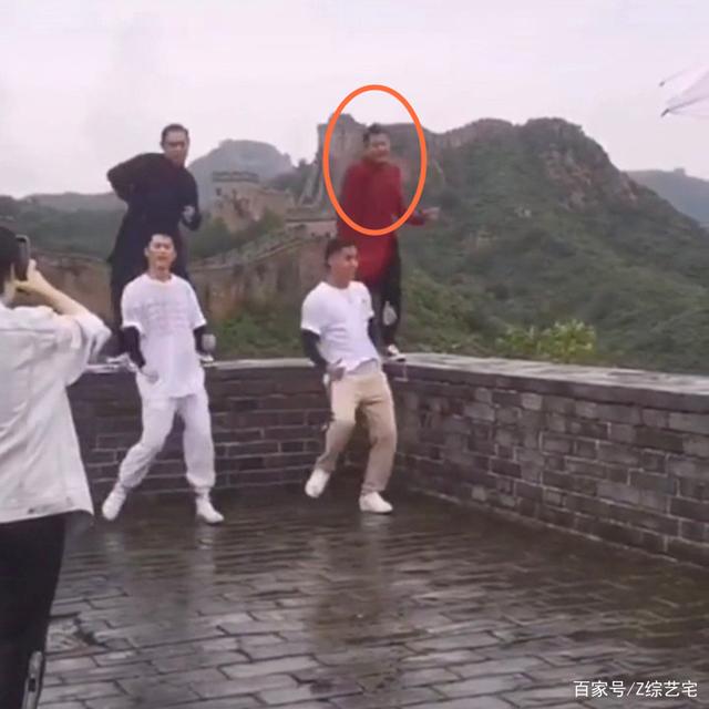 20年前一举成名的印小天,42岁靠跳舞翻红,最终还是沦为十八线