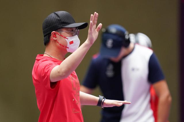 射击——男子25米手枪速射决赛:中国选手李越宏获得铜牌