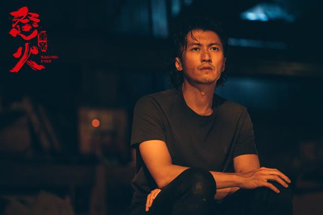 《怒火重案》首周末票房破2.42亿,62岁卢惠光出镜10分钟是亮点