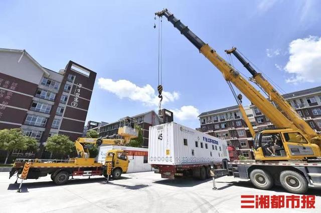 张家界13个方舱核酸检测实验室今天投入使用