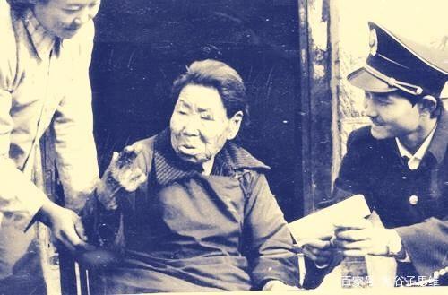 她用乳汁救伤员,用嘴吸脓血,15年后,那个被救的子弟兵来报恩了