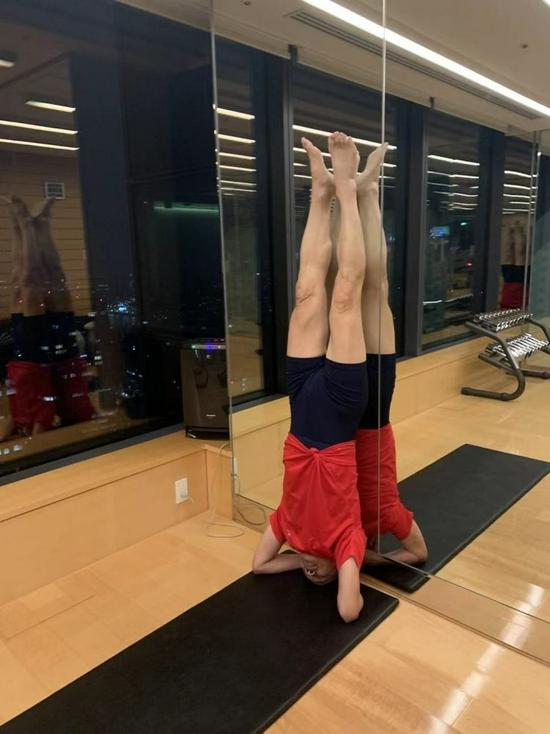 王石的反问:“你觉得我是个有钱人吗?”