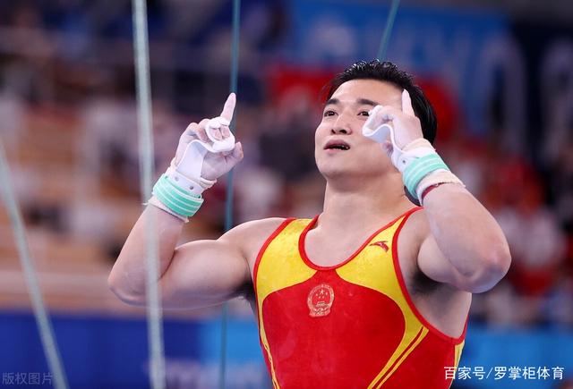 中国体操队夺金了,太感动!冠军刘洋哭成泪人,泪水近乎打湿口罩