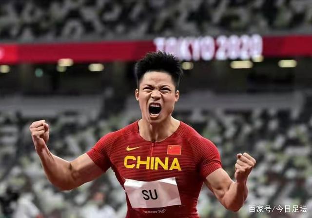 苏炳添决赛成绩本该更好,美国选手明显犯规,中国队是否该申诉