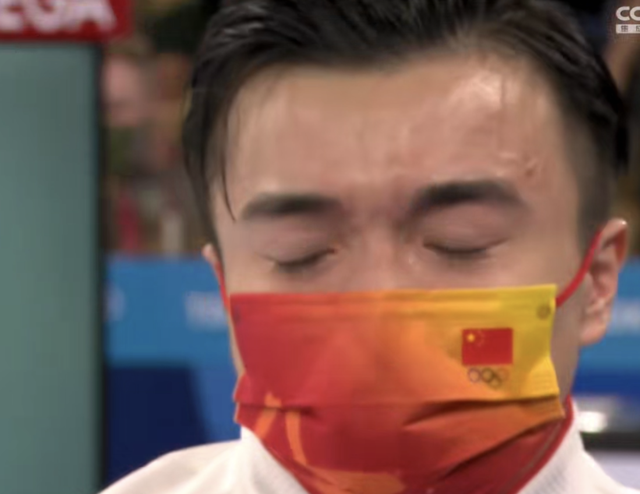 体操第1金!刘洋+尤浩包揽金银牌:泪洒现场,中国夺26金追平里约