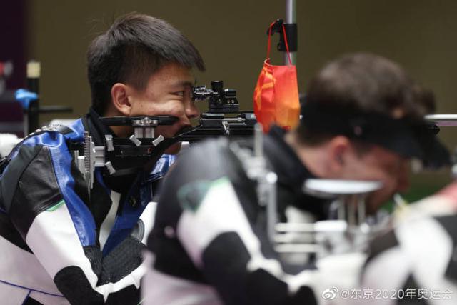 破世界纪录!00后小将张常鸿射击男子50米步枪三姿摘金,射击完美收官