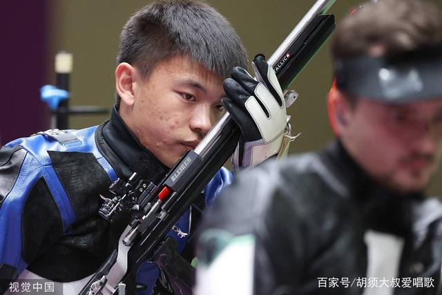 男子50米步枪三姿决赛 张常鸿破世界纪录摘金牌