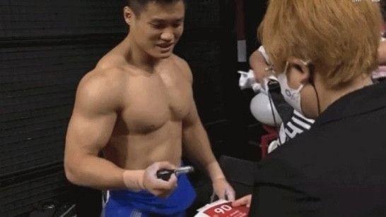 吕小军外号绝世美人,奥运会前就在海外吸粉无数,裁判也来要签名