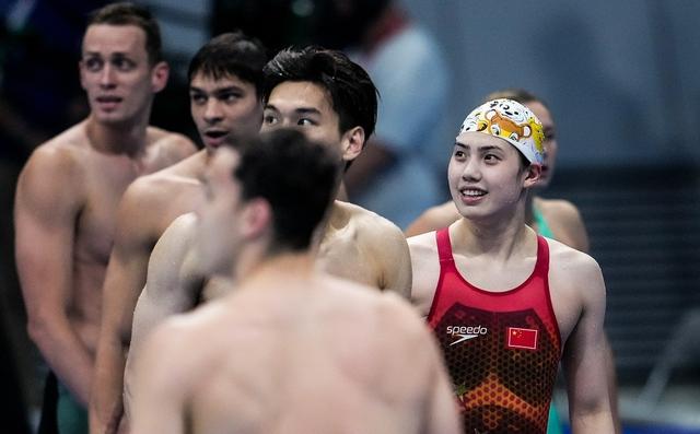 张雨霏谈与男选手同场:一条黑咕隆咚的东西哗地过去,我只想顶住