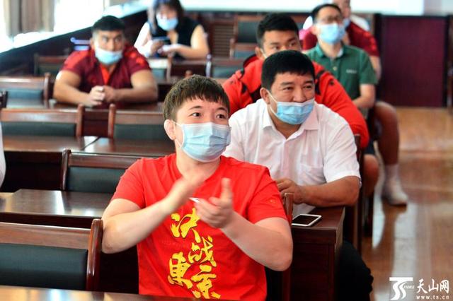 瓦里汗·赛里克复活赛大胜将争夺铜牌