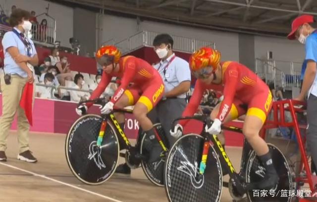 第28金!中国胜德国夺女团体竞速冠军,赛后披国旗绕场一周太感人