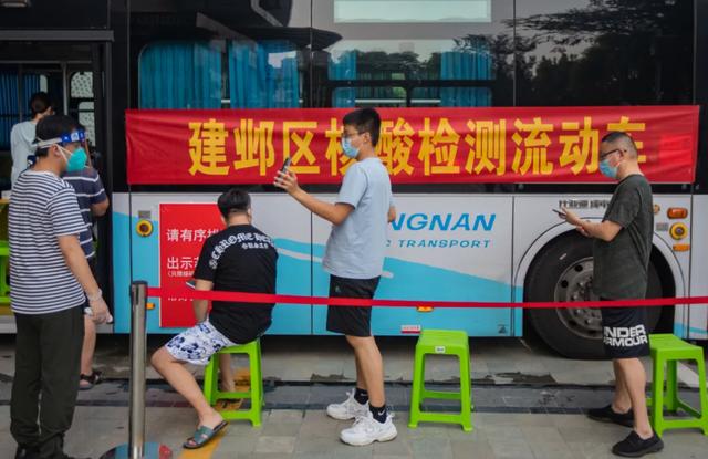 本土新增“55+44”!又一起确诊病例有火车站轨迹交集!多地明确:线...