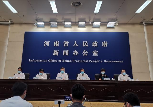 河南暴雨致302人遇难 50人失踪 省长王凯带头向逝世者默哀