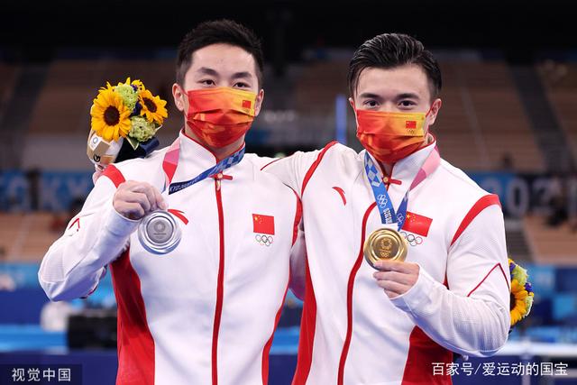 奥运第26金 刘洋获得吊环金牌 东京体操赛场升起两面五星红旗