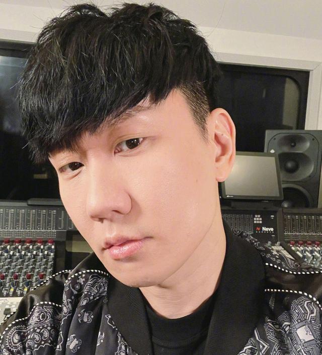 林俊杰发声自证清白后被人实名举报吸毒,他的8个朋友也都是渣男