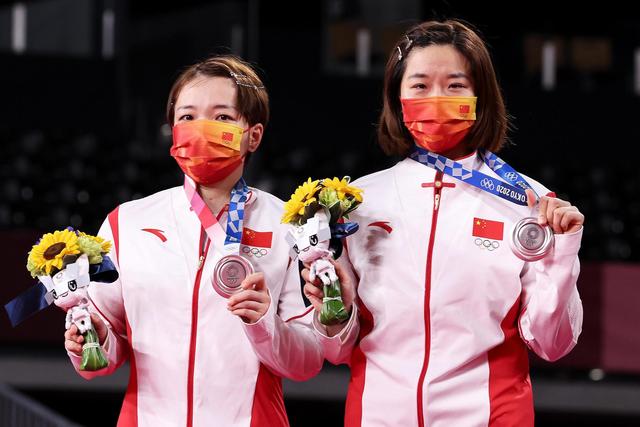 羽毛球女双决赛:贾一凡/陈清晨遗憾摘银