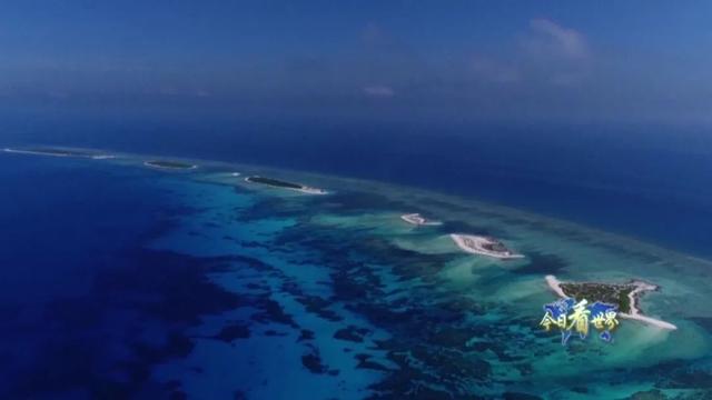 英航母南海“刷存在”,中国军舰一路跟随,专家:用好这个陪练