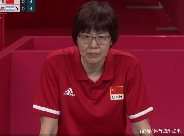 中国女排3-0收官,2连胜,郎平笑不出来,球迷也笑不出来
