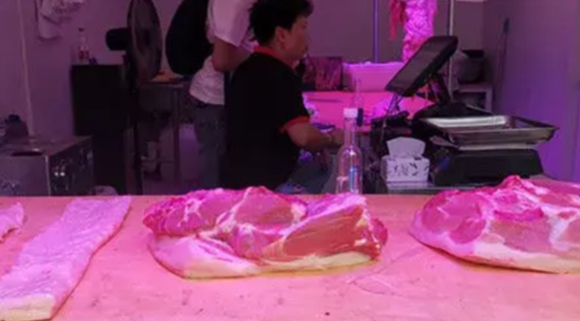 贵阳一平价肉店价格便宜3元,开业10分钟就遭摊贩堵门,无法营业