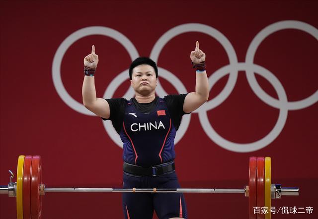 裁判成为迷妹!还是同一个人,一连签了好几个,汪周雨东京再圈粉