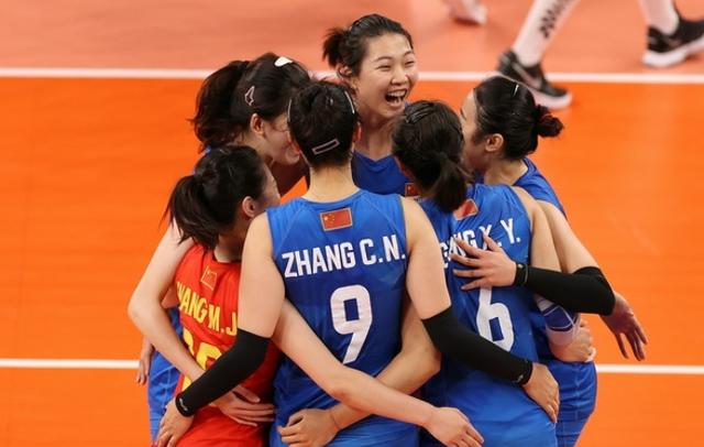 为退休做准备?中国女排收官,郎平赛后逐一拥抱,发言透露离别意