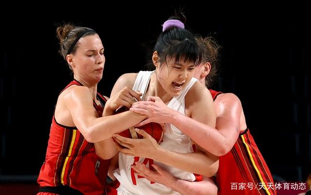 中国女篮12分大胜比利时,三战全胜锁定小组第一,李月汝14+8!