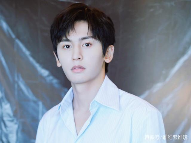 王佩雯朋友圈发文:我和张老师15年认识,16年恋爱,20年3月分手