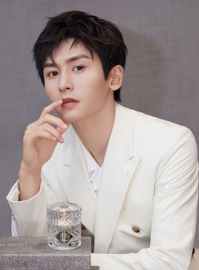 王佩雯回应与张哲瀚恋情,恋爱过现在已经分手,目前还是好朋友