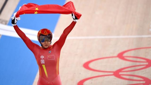 场地自行车女子团体竞速赛,上海老将钟天使携鲍珊菊卫冕冠军,再破...