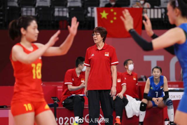 郎平谢幕!中国女排哭了 用一场胜利向主帅告别